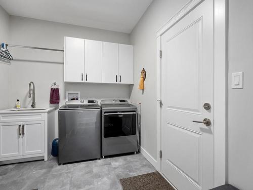 3364 Harbourview Blvd, Courtenay, BC - Indoor Photo Showing Laundry Room