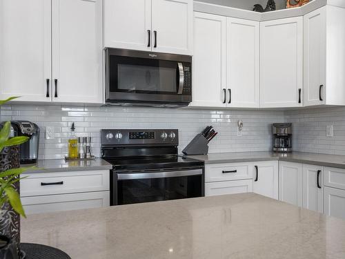 3364 Harbourview Blvd, Courtenay, BC - Indoor Photo Showing Kitchen With Upgraded Kitchen