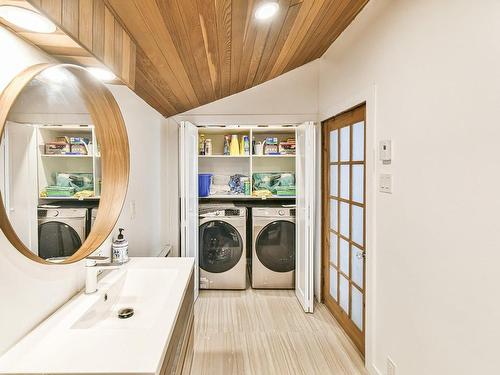 Bathroom - 62 Av. Aubry, Saint-Sauveur, QC - Indoor Photo Showing Laundry Room