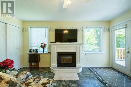 1940 London Line Unit# 189, Sarnia, ON - Indoor Photo Showing Living Room With Fireplace