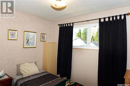 201 Witney Avenue N, Saskatoon, SK - Indoor Photo Showing Bedroom
