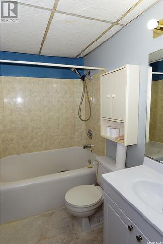 201 Witney Avenue N, Saskatoon, SK - Indoor Photo Showing Bathroom