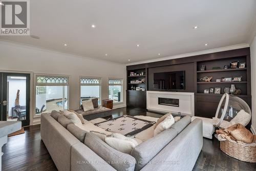 3 Hyde Park Circle, Toronto, ON - Indoor Photo Showing Living Room