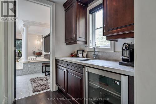 3 Hyde Park Circle, Toronto, ON - Indoor Photo Showing Kitchen