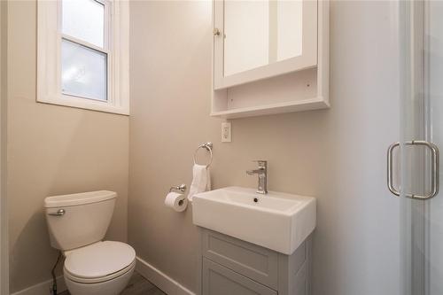76 Wellington Street S|Unit #2, Hamilton, ON - Indoor Photo Showing Bathroom