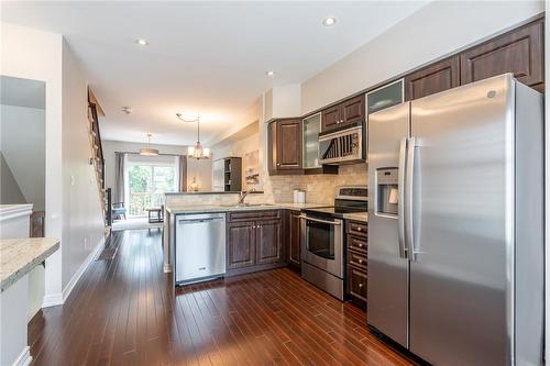 4328 Ingram Common, Burlington, ON - Indoor Photo Showing Kitchen With Upgraded Kitchen