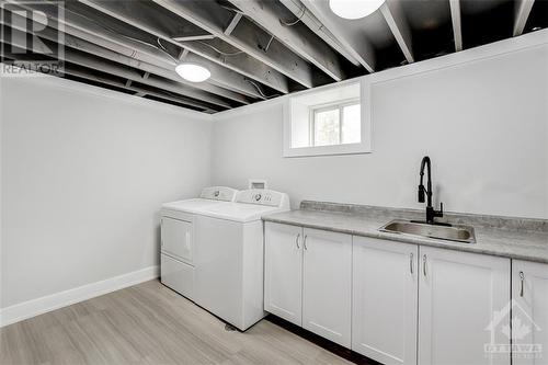 1 Oakwood Avenue, Ottawa, ON - Indoor Photo Showing Laundry Room