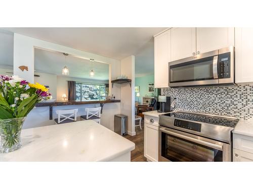 2575 Sinclair Rd, Lister, BC - Indoor Photo Showing Kitchen