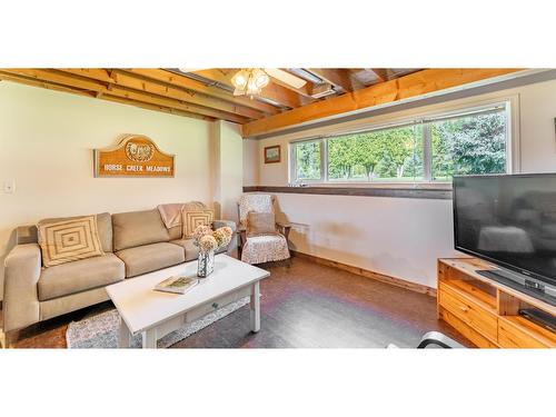 2575 Sinclair Rd, Lister, BC - Indoor Photo Showing Living Room