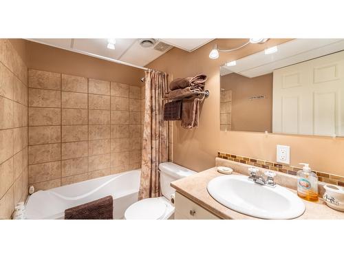 2575 Sinclair Rd, Lister, BC - Indoor Photo Showing Bathroom