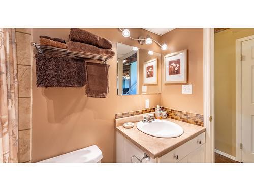 2575 Sinclair Rd, Lister, BC - Indoor Photo Showing Bathroom