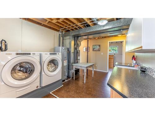2575 Sinclair Rd, Lister, BC - Indoor Photo Showing Laundry Room