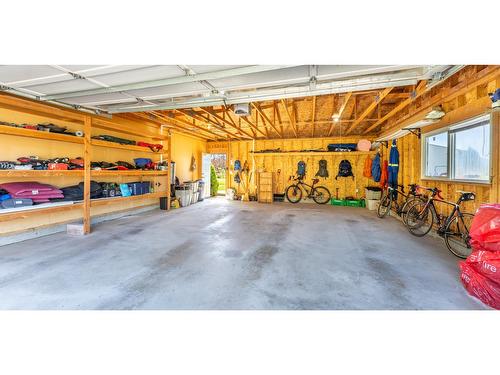 2575 Sinclair Rd, Lister, BC - Indoor Photo Showing Garage