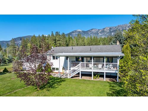 2575 Sinclair Rd, Lister, BC - Outdoor With Deck Patio Veranda