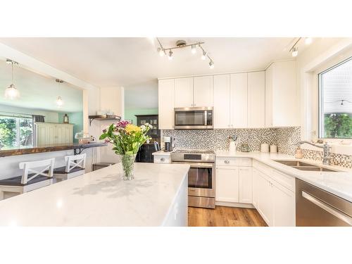 2575 Sinclair Rd, Lister, BC - Indoor Photo Showing Kitchen With Double Sink With Upgraded Kitchen