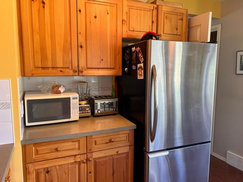 143 - 4835 Radium Boulevard, Radium Hot Springs, BC - Indoor Photo Showing Kitchen