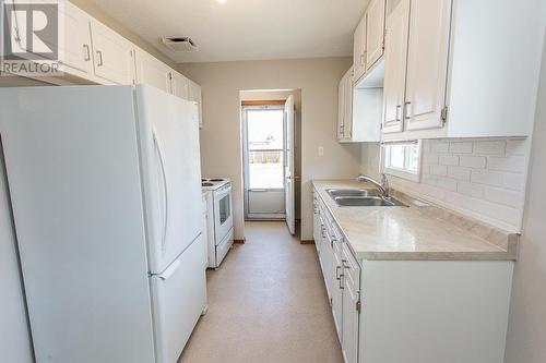93 Pozzebon Cres, Sault Ste. Marie, ON - Indoor Photo Showing Kitchen With Double Sink