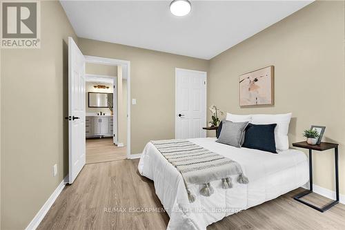 15 - 912 Rymal Road E, Hamilton, ON - Indoor Photo Showing Bedroom