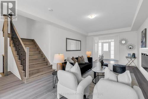 60 Hager Creek Terrace, Hamilton, ON - Indoor Photo Showing Living Room