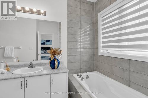 60 Hager Creek Terrace, Hamilton, ON - Indoor Photo Showing Bathroom
