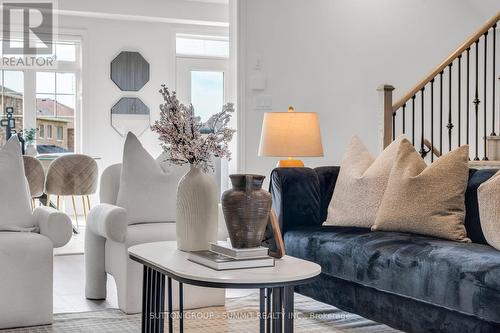 60 Hager Creek Terrace, Hamilton, ON - Indoor Photo Showing Living Room