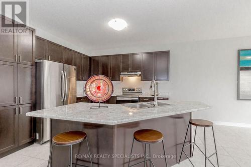 170 Dalgleish Trail, Hamilton, ON - Indoor Photo Showing Kitchen With Upgraded Kitchen