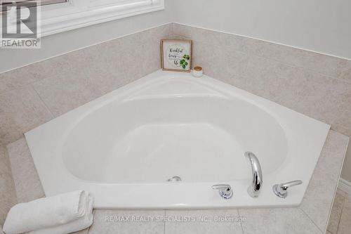 170 Dalgleish Trail, Hamilton, ON - Indoor Photo Showing Bathroom