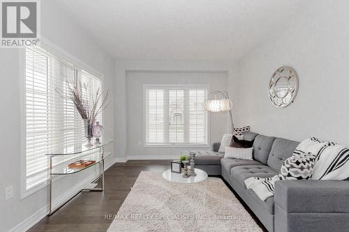 170 Dalgleish Trail, Hamilton, ON - Indoor Photo Showing Living Room