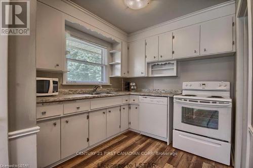 593 Oakridge Drive, London, ON - Indoor Photo Showing Kitchen With Double Sink