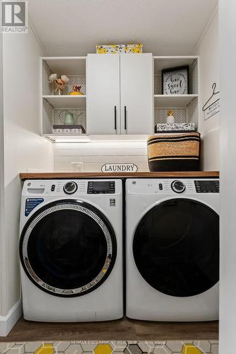 27 Ash Avenue, Puslinch, ON - Indoor Photo Showing Laundry Room