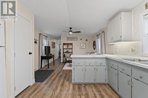 27 Ash Avenue, Puslinch, ON - Indoor Photo Showing Kitchen