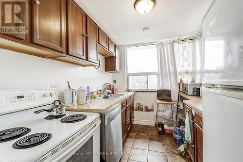 17 - 15 Albright Road, Hamilton, ON - Indoor Photo Showing Kitchen