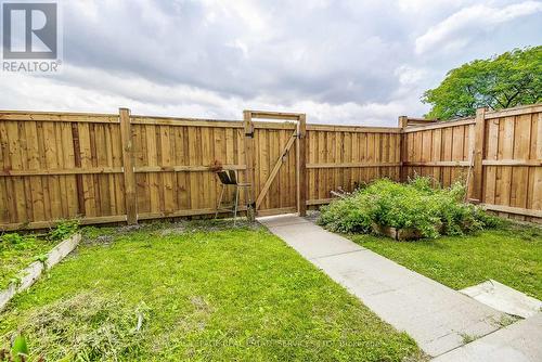 17 - 15 Albright Road, Hamilton, ON - Outdoor