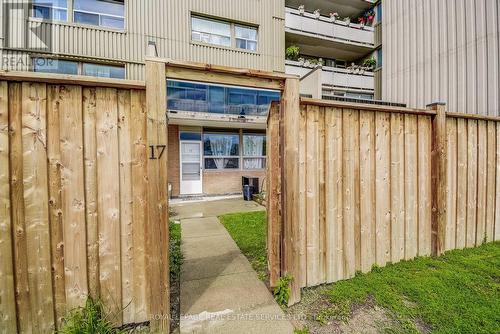 17 - 15 Albright Road, Hamilton, ON - Outdoor