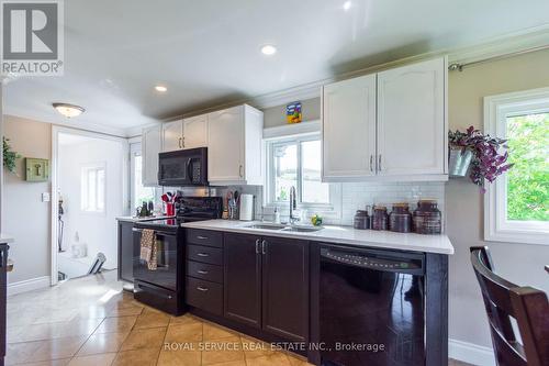 9747 Corkery Road, Hamilton Township, ON - Indoor Photo Showing Kitchen With Double Sink