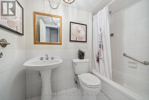 1007 - 15 London Green Court, Toronto, ON - Indoor Photo Showing Bathroom