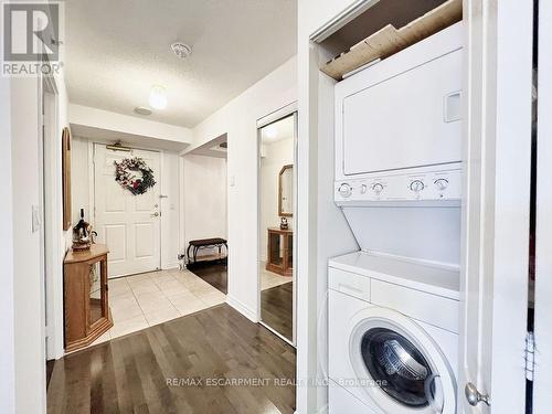 1401 - 350 Princess Royal Drive, Mississauga, ON - Indoor Photo Showing Laundry Room