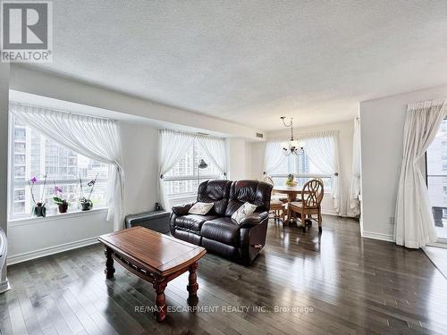 1401 - 350 Princess Royal Drive, Mississauga, ON - Indoor Photo Showing Living Room