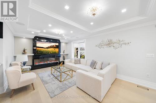 567 Clover Park Crescent, Milton, ON - Indoor Photo Showing Living Room