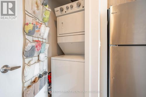 B417 - 5240 Dundas Street, Burlington, ON - Indoor Photo Showing Laundry Room