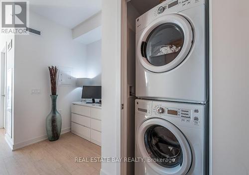 1408 - 10 Park Lawn Road, Toronto, ON - Indoor Photo Showing Laundry Room