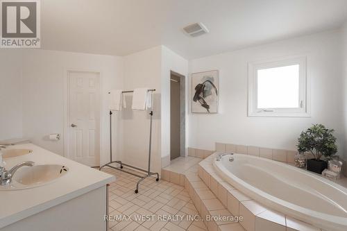 18 Guardhouse Drive, Caledon, ON - Indoor Photo Showing Bathroom