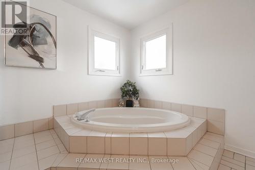 18 Guardhouse Drive, Caledon, ON - Indoor Photo Showing Bathroom