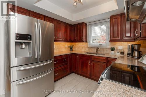 18 Guardhouse Drive, Caledon, ON - Indoor Photo Showing Kitchen