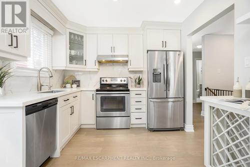 127 Mill Street W, Halton Hills, ON - Indoor Photo Showing Kitchen With Upgraded Kitchen