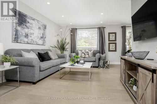 127 Mill Street W, Halton Hills, ON - Indoor Photo Showing Living Room