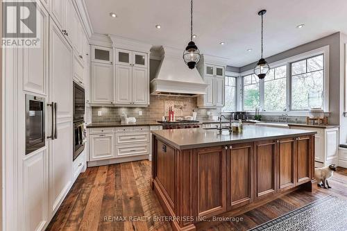 63 Veronica Drive, Mississauga, ON - Indoor Photo Showing Kitchen With Upgraded Kitchen