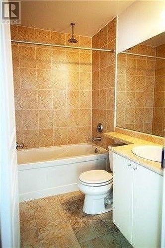 2113 - 223 Webb Drive, Mississauga, ON - Indoor Photo Showing Bathroom