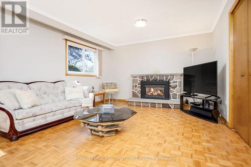 726 Netherton Crescent, Mississauga, ON - Indoor Photo Showing Living Room With Fireplace