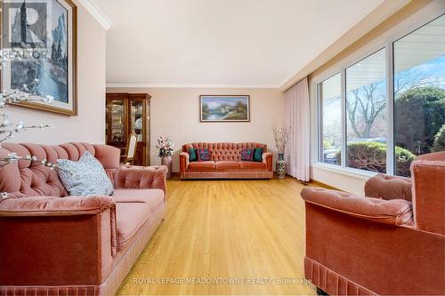 726 Netherton Crescent, Mississauga, ON - Indoor Photo Showing Living Room